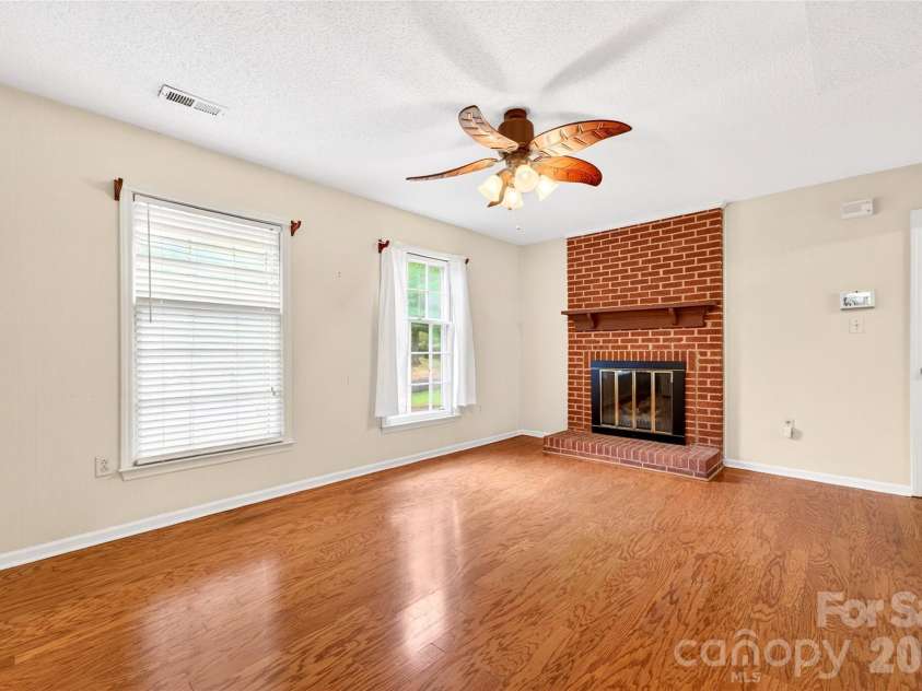 621 Winter Wood Drive, Matthews, NC 28105.  MLS# CAR4376332, YatesRealty ID 20308. Den or library