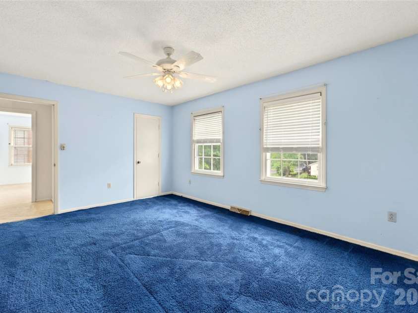 621 Winter Wood Drive, Matthews, NC 28105.  MLS# CAR4376332, YatesRealty ID 20308. Primary suite