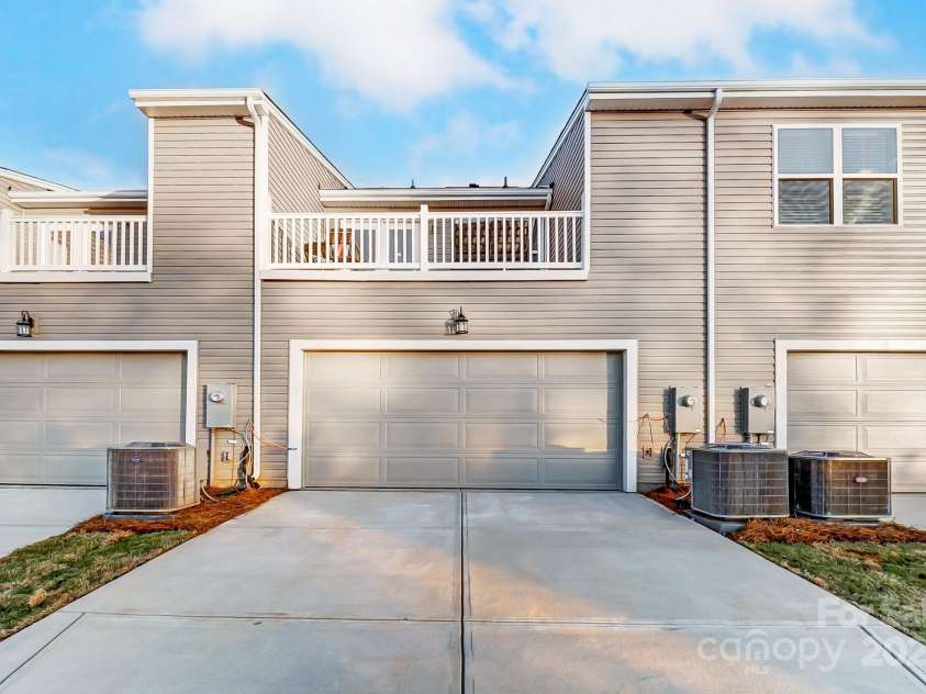 3840 Cheyney Park Drive, Charlotte, NC 28269.  MLS# CAR4255708, YatesRealty ID 20309. 