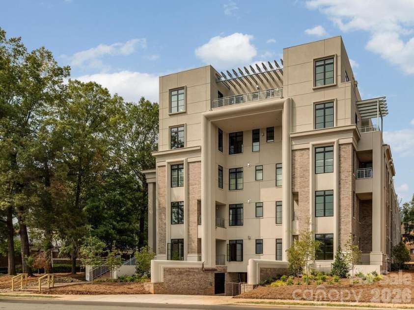 1333 Queens Road, Charlotte, NC 28207.  MLS# CAR4354438, YatesRealty ID 2031. 1333 Queens Road Unit D1