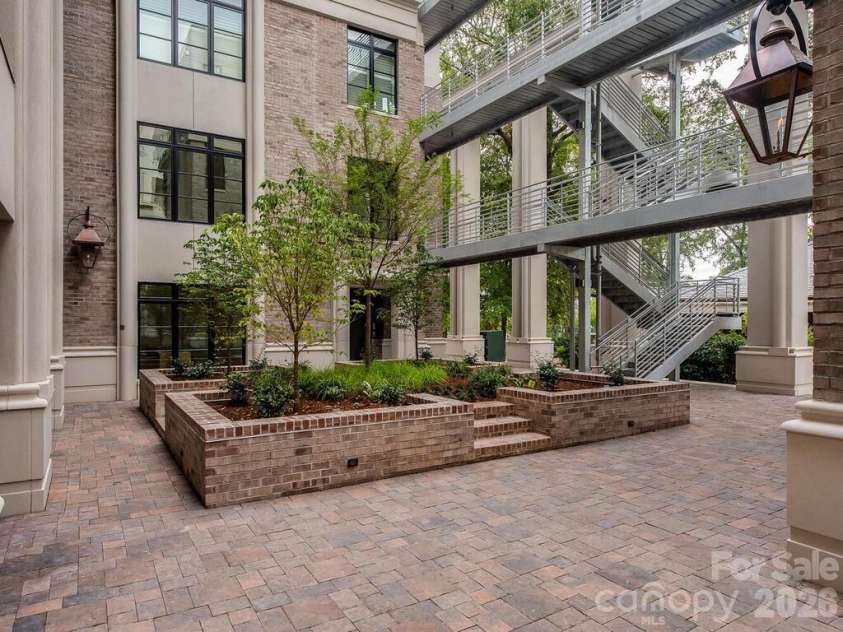 1333 Queens Road, Charlotte, NC 28207.  MLS# CAR4354438, YatesRealty ID 2031. Courtyard