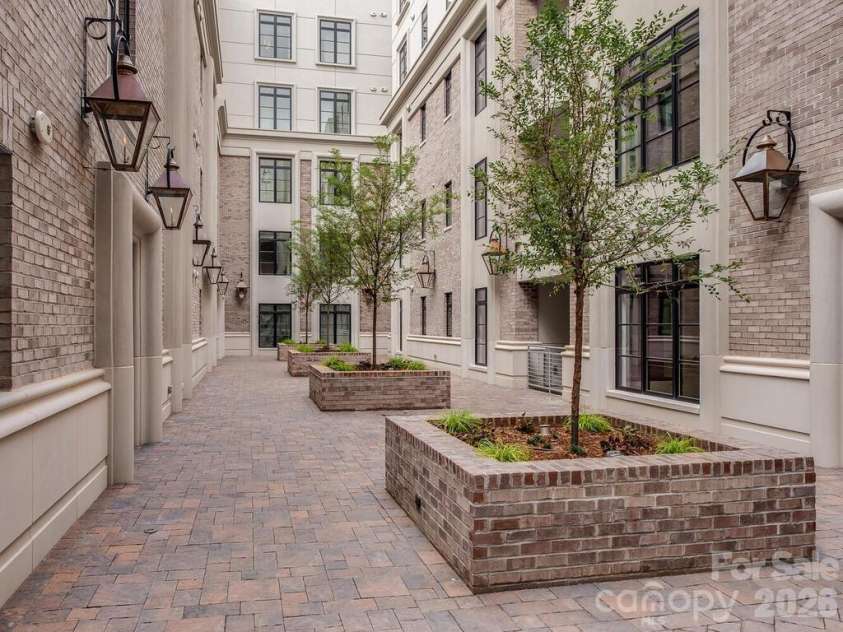 1333 Queens Road, Charlotte, NC 28207.  MLS# CAR4354438, YatesRealty ID 2031. Courtyard