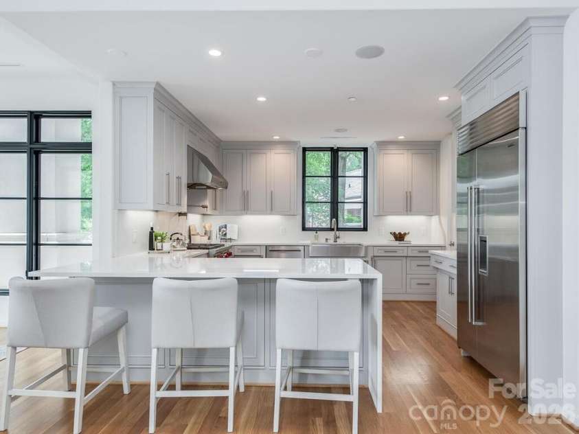 1333 Queens Road, Charlotte, NC 28207.  MLS# CAR4354438, YatesRealty ID 2031. Kitchen