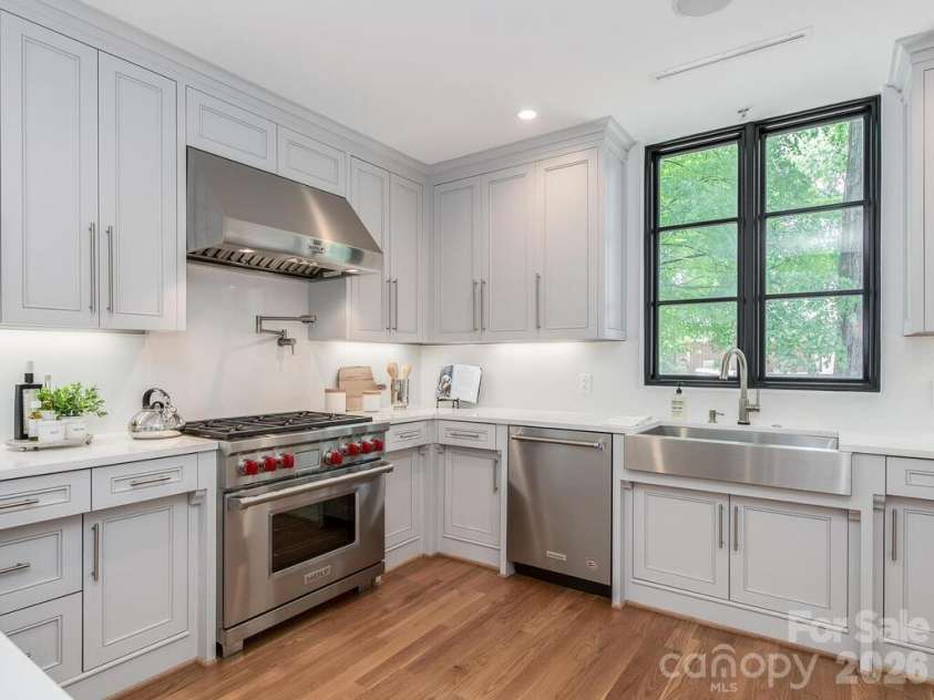 1333 Queens Road, Charlotte, NC 28207.  MLS# CAR4354438, YatesRealty ID 2031. Kitchen