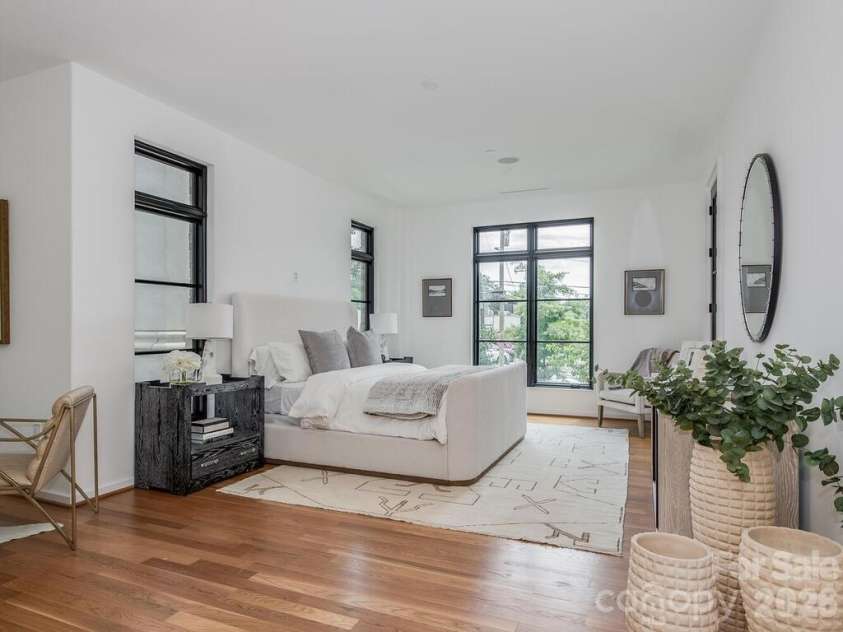1333 Queens Road, Charlotte, NC 28207.  MLS# CAR4354438, YatesRealty ID 2031. Primary Bedroom