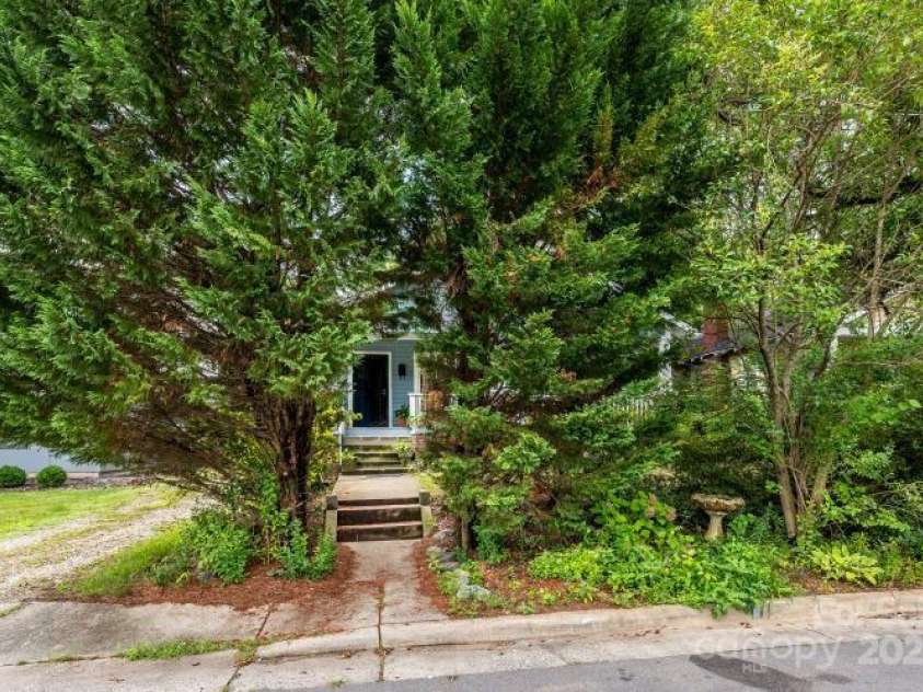 1716 Umstead Street, Charlotte, NC 28205.  MLS# CAR4226367, YatesRealty ID 2031. 