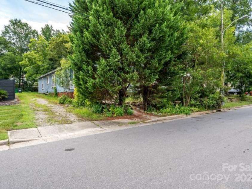 1716 Umstead Street, Charlotte, NC 28205.  MLS# CAR4226367, YatesRealty ID 2031. 