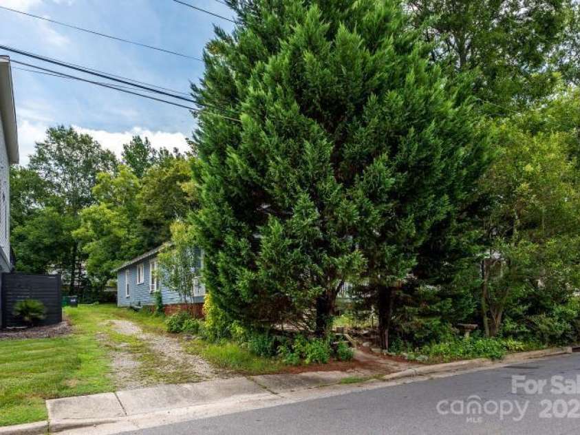 1716 Umstead Street, Charlotte, NC 28205.  MLS# CAR4226367, YatesRealty ID 2031. 