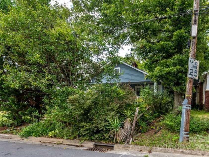 1716 Umstead Street, Charlotte, NC 28205.  MLS# CAR4226367, YatesRealty ID 2031. 