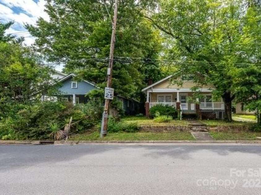 1716 Umstead Street, Charlotte, NC 28205.  MLS# CAR4226367, YatesRealty ID 2031. 