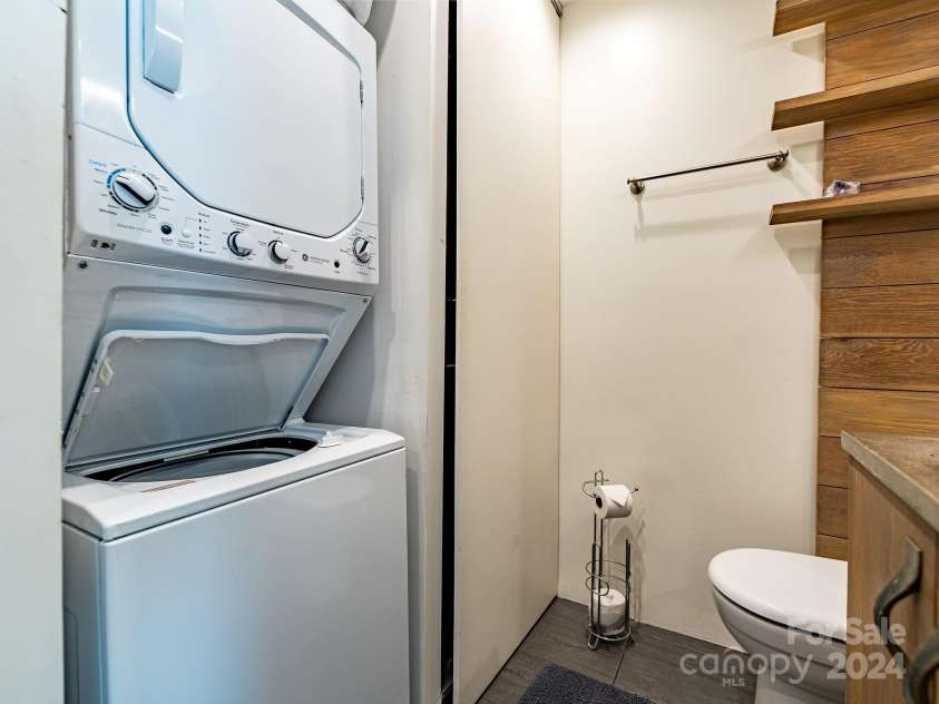 53-C College Street, Asheville, NC 28801.  MLS# CAR4162571, YatesRealty ID 2031. Laundry in unit