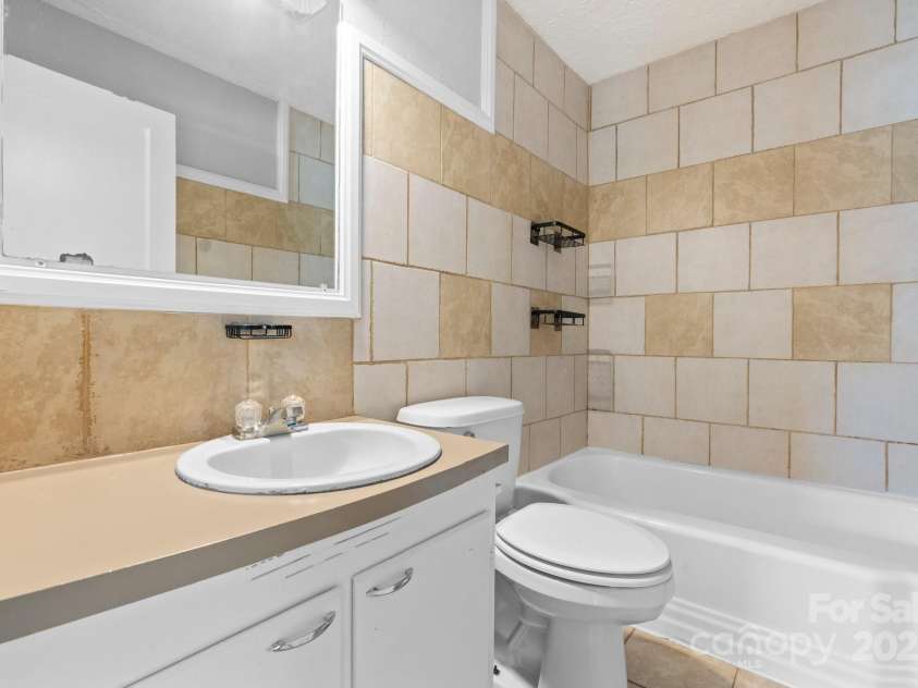 2336 32nd Street, Hickory, NC 28601.  MLS# CAR4257856, YatesRealty ID 20311. 