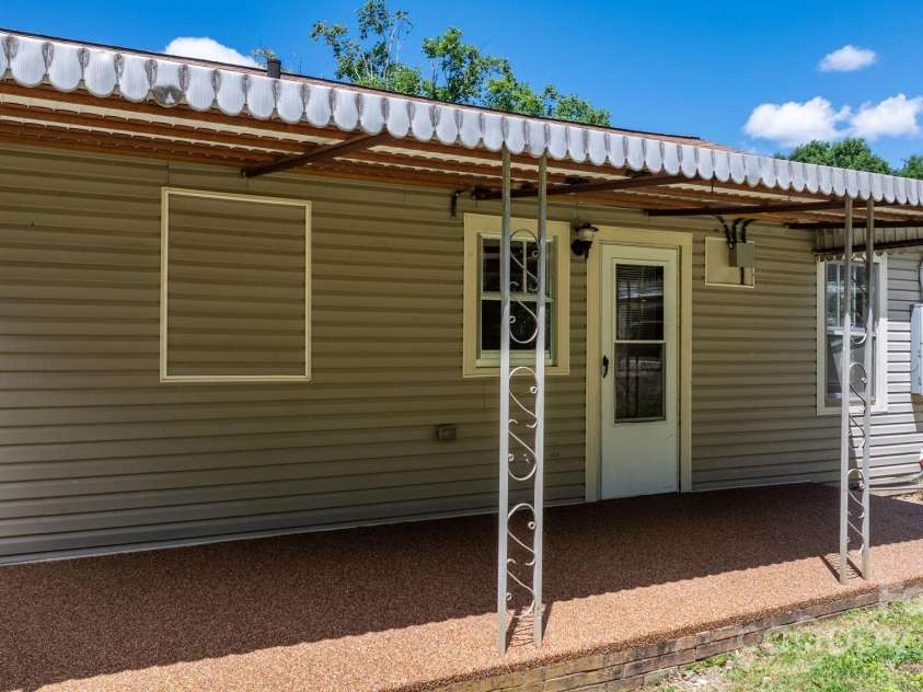 2336 32nd Street, Hickory, NC 28601.  MLS# CAR4257856, YatesRealty ID 20311. 