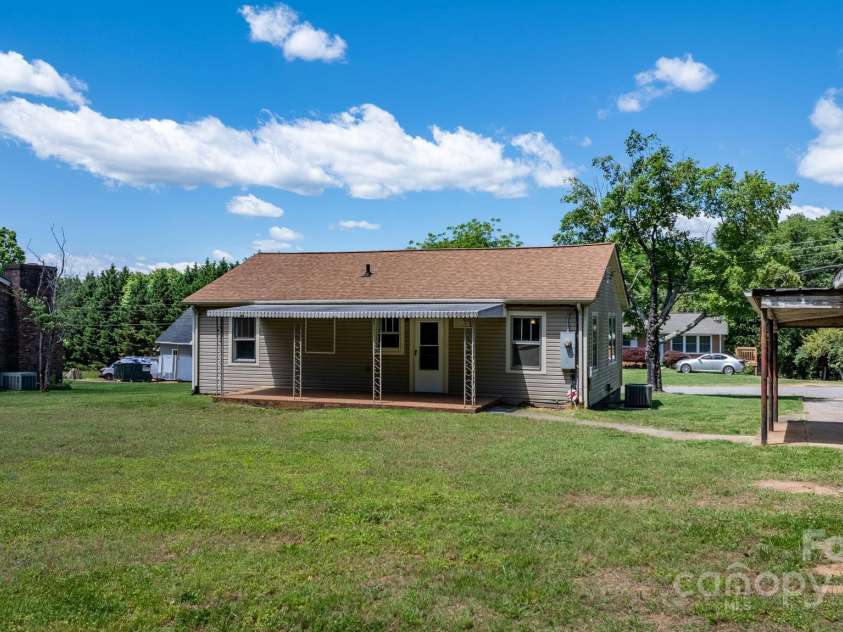 2336 32nd Street, Hickory, NC 28601.  MLS# CAR4257856, YatesRealty ID 20311. 