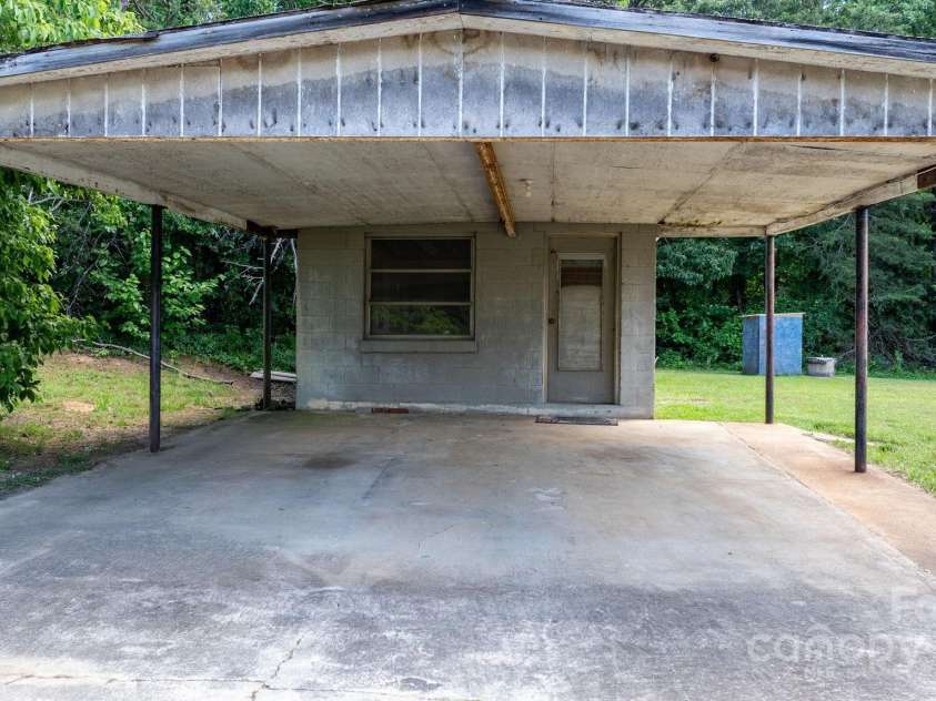 2336 32nd Street, Hickory, NC 28601.  MLS# CAR4257856, YatesRealty ID 20311. 