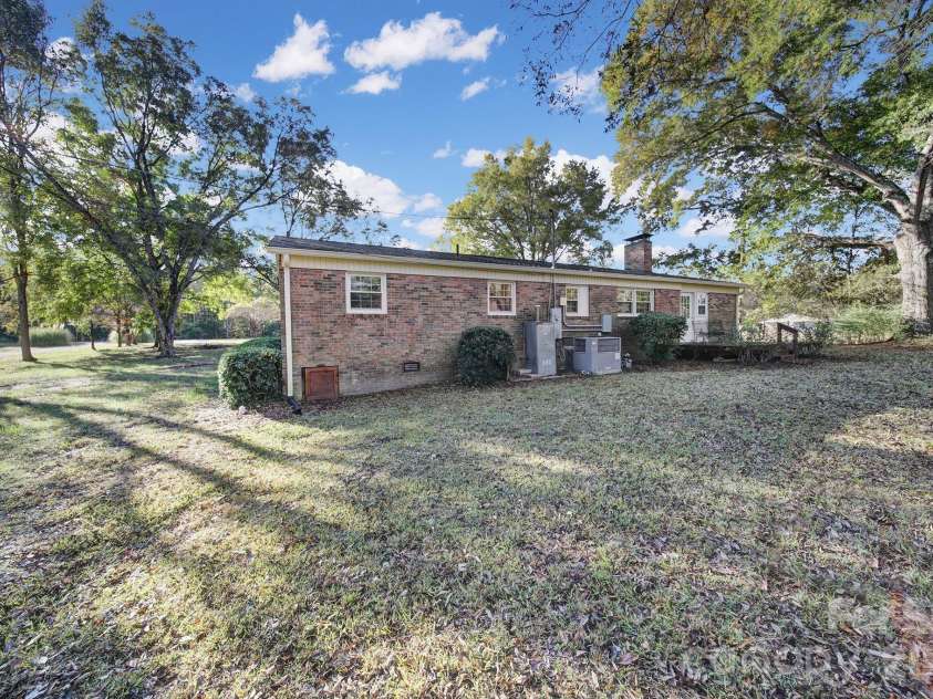 3987 Taxahaw Road, Lancaster, SC 29720.  MLS# CAR4380204, YatesRealty ID 20311. 
