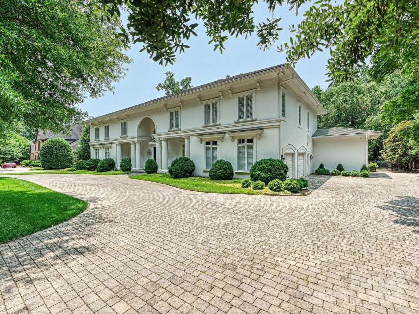 4300 Cameron Oaks Drive, Charlotte, NC 28211.  MLS# CAR4266983, YatesRealty ID 20312. 4300 Cameron Oaks Dr