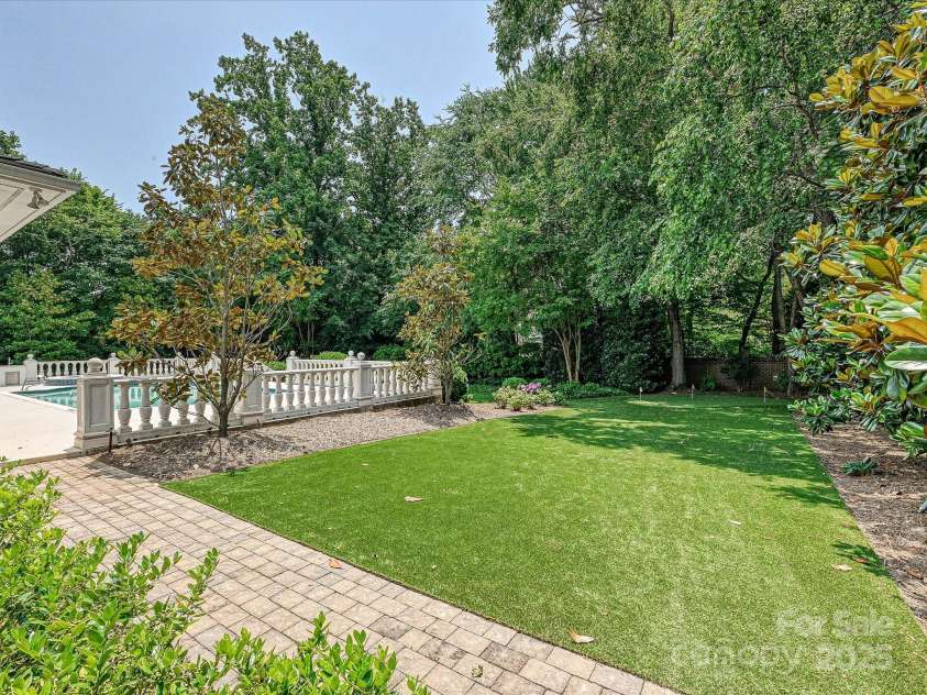 4300 Cameron Oaks Drive, Charlotte, NC 28211.  MLS# CAR4266983, YatesRealty ID 20312. Backyard