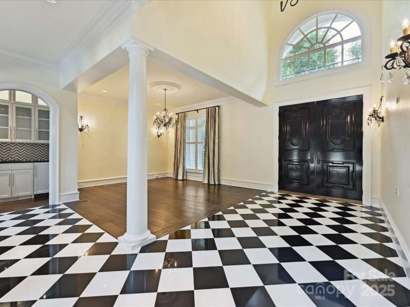 4300 Cameron Oaks Drive, Charlotte, NC 28211.  MLS# CAR4266983, YatesRealty ID 20312. Entrance