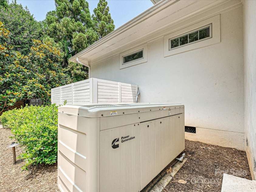 4300 Cameron Oaks Drive, Charlotte, NC 28211.  MLS# CAR4266983, YatesRealty ID 20312. Generator