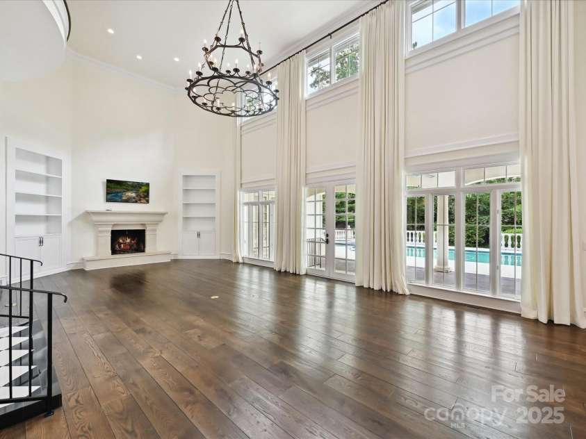 4300 Cameron Oaks Drive, Charlotte, NC 28211.  MLS# CAR4266983, YatesRealty ID 20312. Great Room