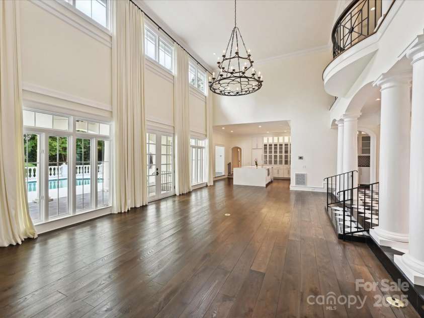 4300 Cameron Oaks Drive, Charlotte, NC 28211.  MLS# CAR4266983, YatesRealty ID 20312. Great Room