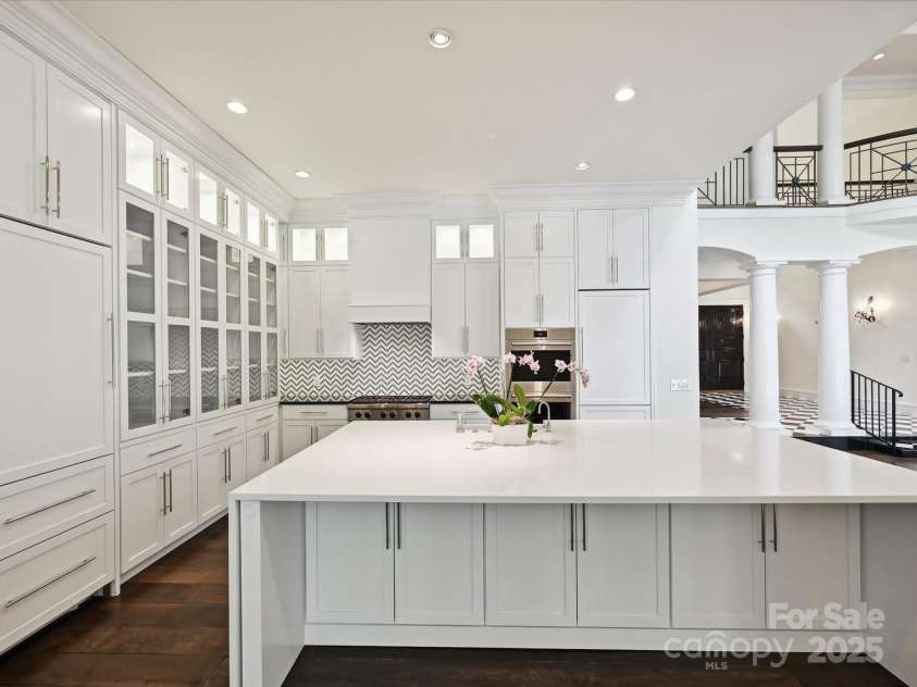 4300 Cameron Oaks Drive, Charlotte, NC 28211.  MLS# CAR4266983, YatesRealty ID 20312. Kitchen