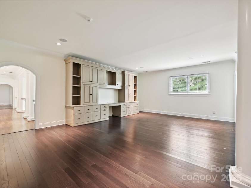 4300 Cameron Oaks Drive, Charlotte, NC 28211.  MLS# CAR4266983, YatesRealty ID 20312. Loft