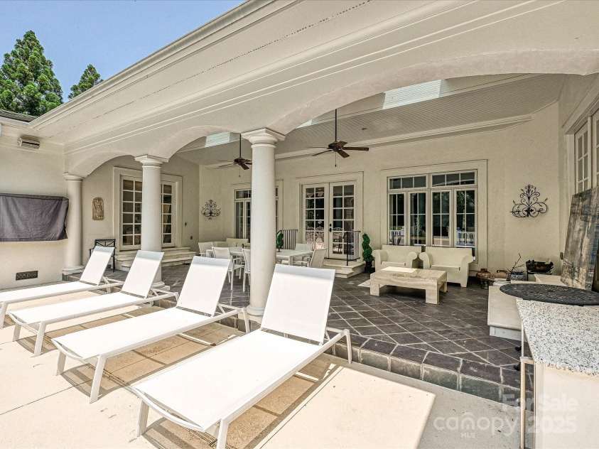 4300 Cameron Oaks Drive, Charlotte, NC 28211.  MLS# CAR4266983, YatesRealty ID 20312. Loggia