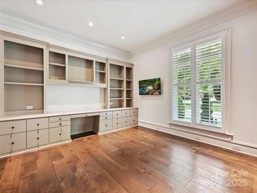 4300 Cameron Oaks Drive, Charlotte, NC 28211.  MLS# CAR4266983, YatesRealty ID 20312. Office