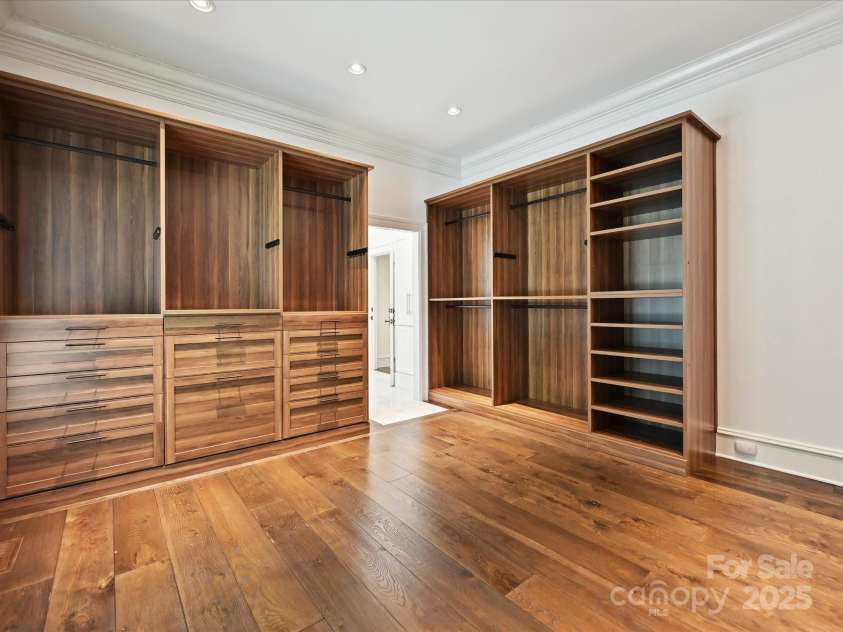 4300 Cameron Oaks Drive, Charlotte, NC 28211.  MLS# CAR4266983, YatesRealty ID 20312. Office