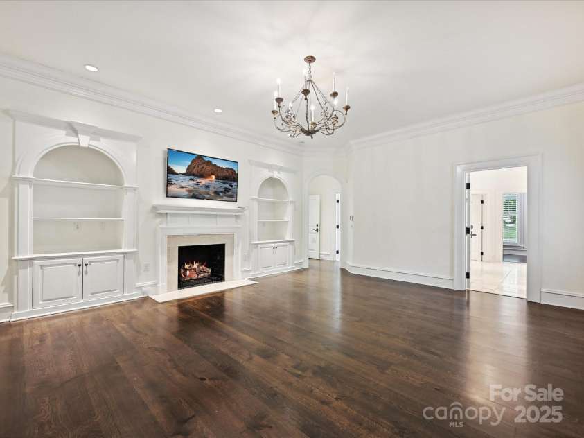 4300 Cameron Oaks Drive, Charlotte, NC 28211.  MLS# CAR4266983, YatesRealty ID 20312. Primary Bedroom