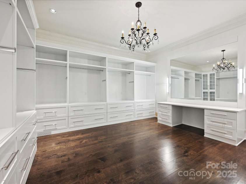 4300 Cameron Oaks Drive, Charlotte, NC 28211.  MLS# CAR4266983, YatesRealty ID 20312. Primary W.I.C