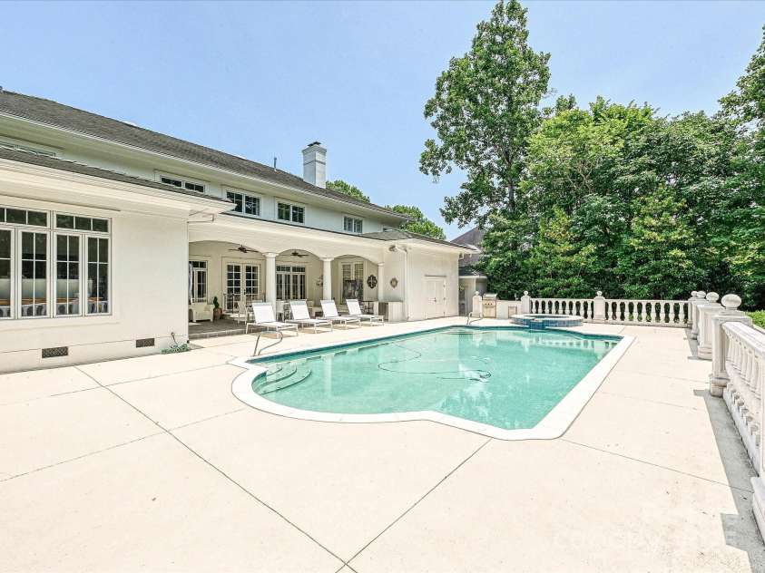 4300 Cameron Oaks Drive, Charlotte, NC 28211.  MLS# CAR4266983, YatesRealty ID 20312. Private Pool