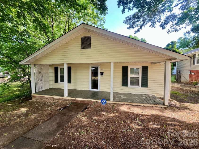 515 Spencer Avenue, Asheboro, NC 27203.  MLS# CAR4380207, YatesRealty ID 20312. 