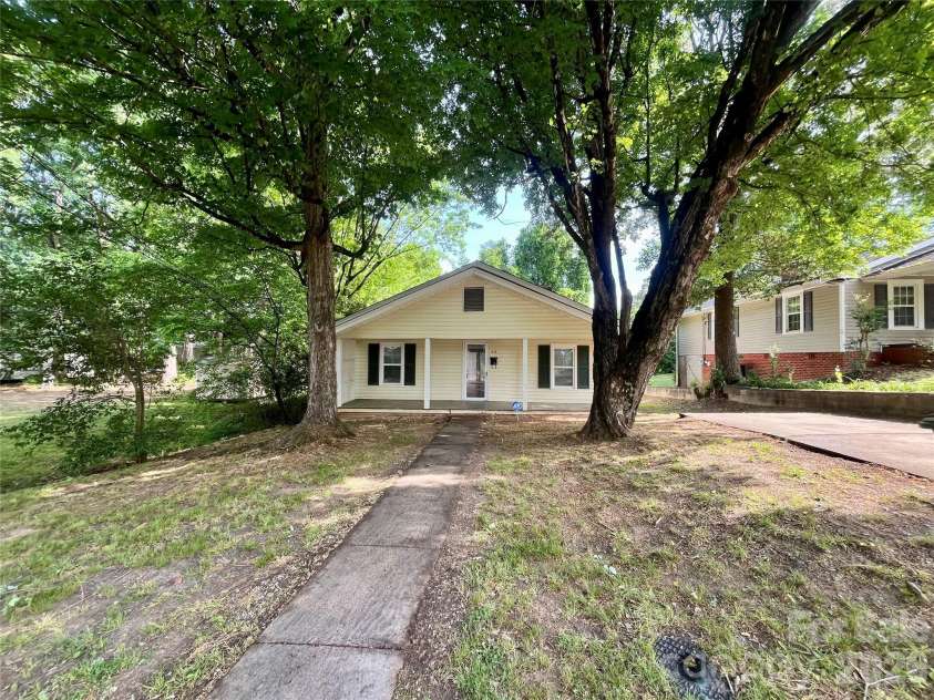 515 Spencer Avenue, Asheboro, NC 27203.  MLS# CAR4380207, YatesRealty ID 20312. 