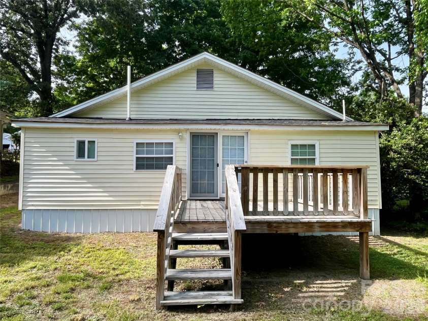 515 Spencer Avenue, Asheboro, NC 27203.  MLS# CAR4380207, YatesRealty ID 20312. 
