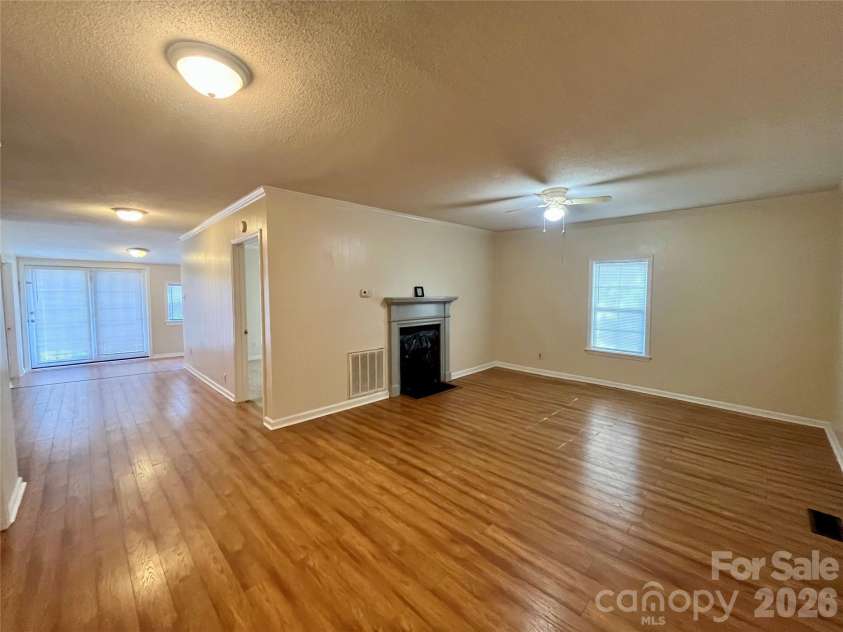 515 Spencer Avenue, Asheboro, NC 27203.  MLS# CAR4380207, YatesRealty ID 20312. 