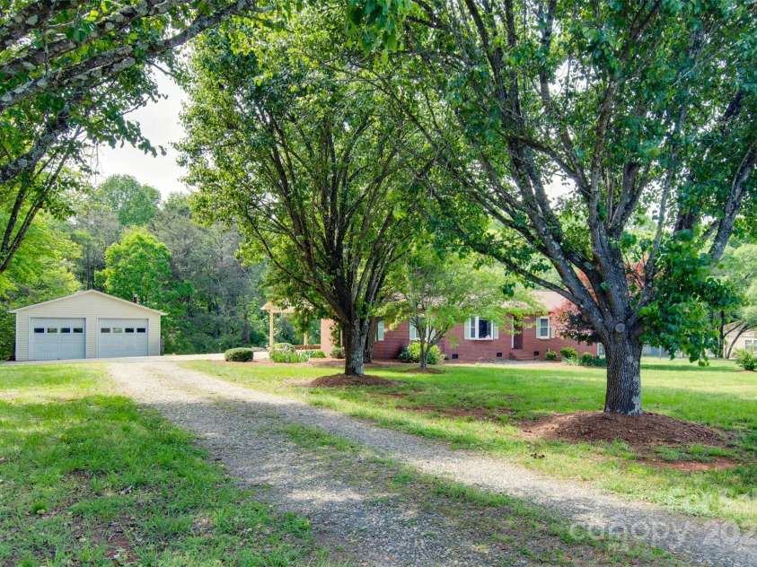 904 Sunbeam Drive, Lincolnton, NC 28092.  MLS# CAR4243214, YatesRealty ID 20313. 