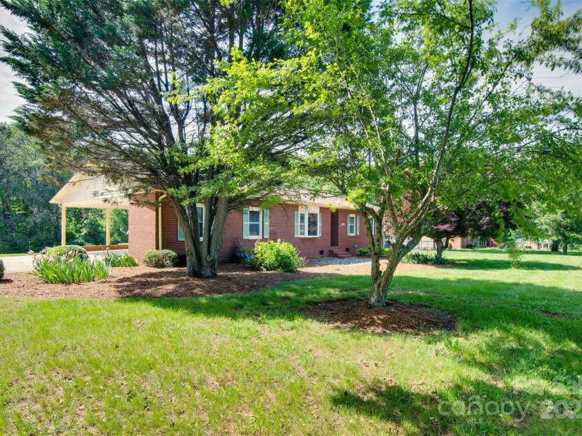904 Sunbeam Drive, Lincolnton, NC 28092.  MLS# CAR4243214, YatesRealty ID 20313. 