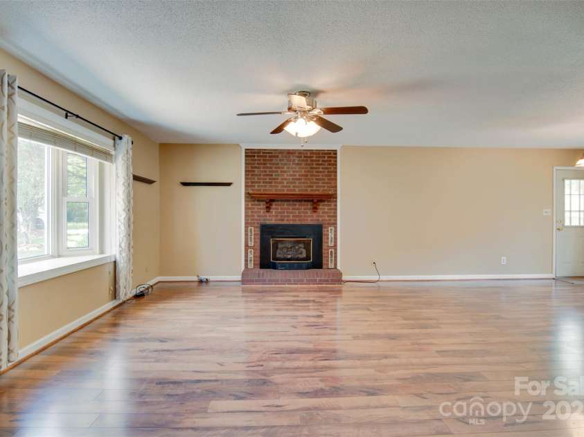 904 Sunbeam Drive, Lincolnton, NC 28092.  MLS# CAR4243214, YatesRealty ID 20313. 