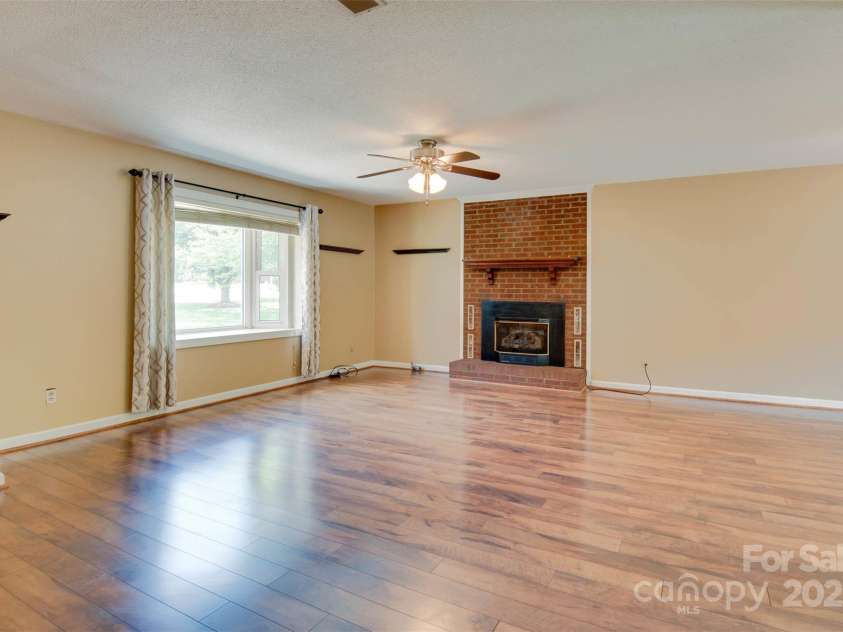 904 Sunbeam Drive, Lincolnton, NC 28092.  MLS# CAR4243214, YatesRealty ID 20313. 