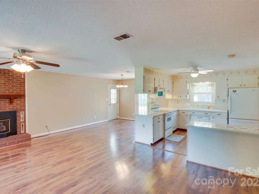 904 Sunbeam Drive, Lincolnton, NC 28092.  MLS# CAR4243214, YatesRealty ID 20313. 