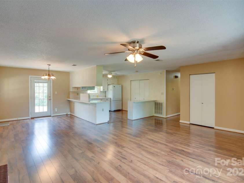 904 Sunbeam Drive, Lincolnton, NC 28092.  MLS# CAR4243214, YatesRealty ID 20313. 