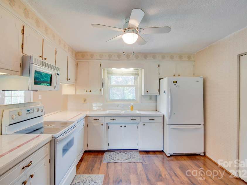 904 Sunbeam Drive, Lincolnton, NC 28092.  MLS# CAR4243214, YatesRealty ID 20313. 