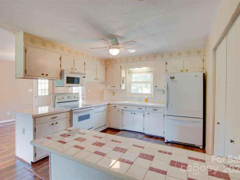 904 Sunbeam Drive, Lincolnton, NC 28092.  MLS# CAR4243214, YatesRealty ID 20313. 