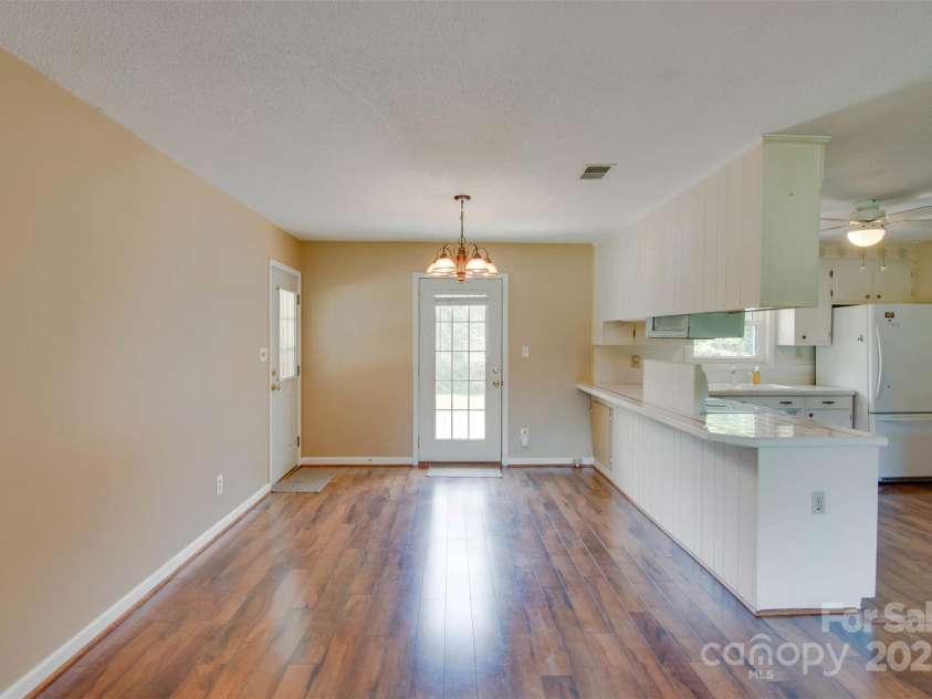 904 Sunbeam Drive, Lincolnton, NC 28092.  MLS# CAR4243214, YatesRealty ID 20313. 