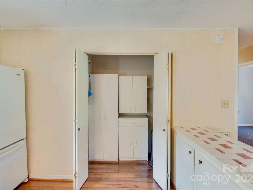 904 Sunbeam Drive, Lincolnton, NC 28092.  MLS# CAR4243214, YatesRealty ID 20313. 