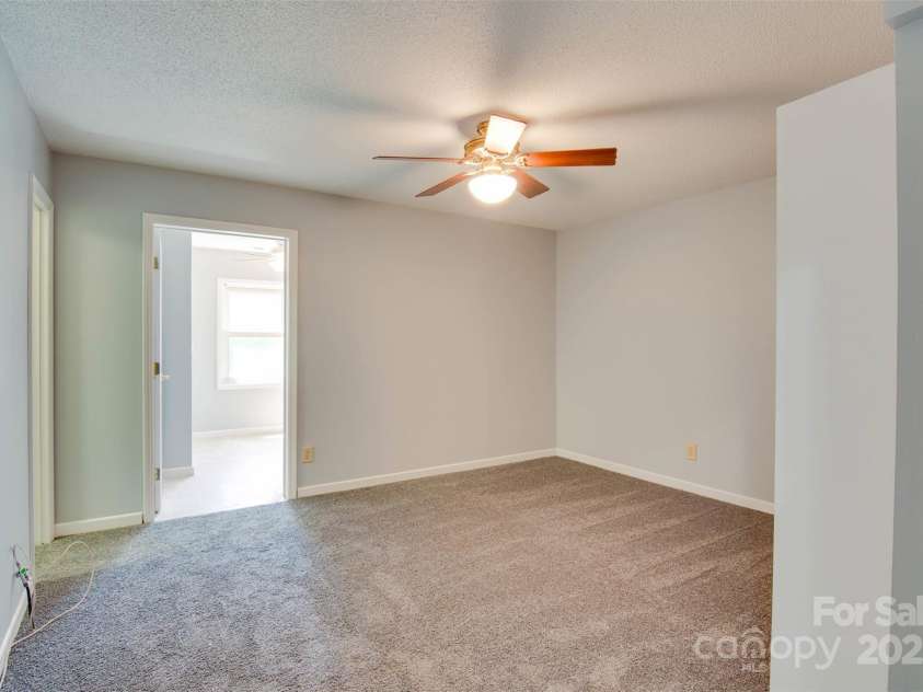 904 Sunbeam Drive, Lincolnton, NC 28092.  MLS# CAR4243214, YatesRealty ID 20313. 