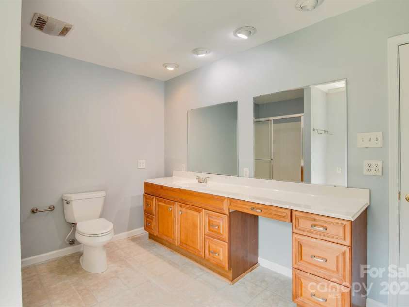 904 Sunbeam Drive, Lincolnton, NC 28092.  MLS# CAR4243214, YatesRealty ID 20313. 